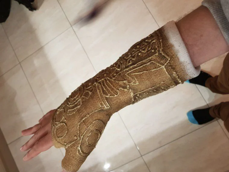 Avengers Endgame : il transforme son plâtre en Gant de l’Infini #5