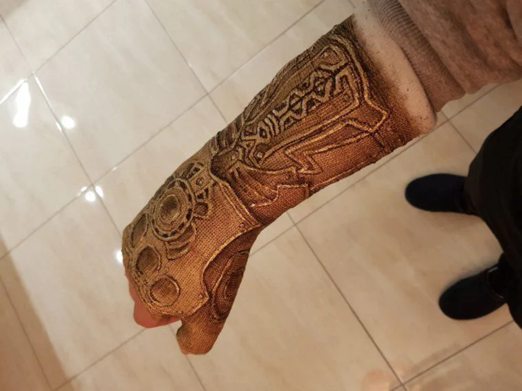 Avengers Endgame : il transforme son plâtre en Gant de l’Infini #6