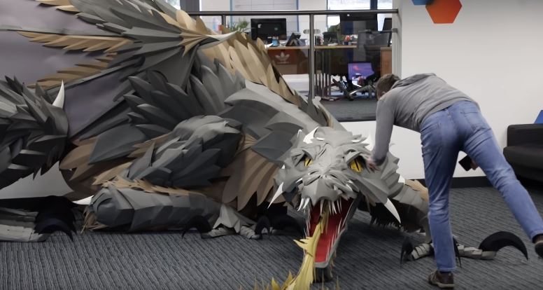 Ce dragon de 12 mètres de long a été réalisé… en papier