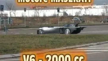 Batman : deux mécaniciens recréent la Batmobile du dessin-animé de 1992