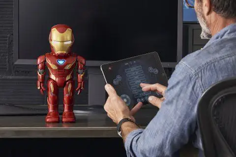 Iron Man : un mini robot intelligent et interactif à l’effigie de la MK50 #3