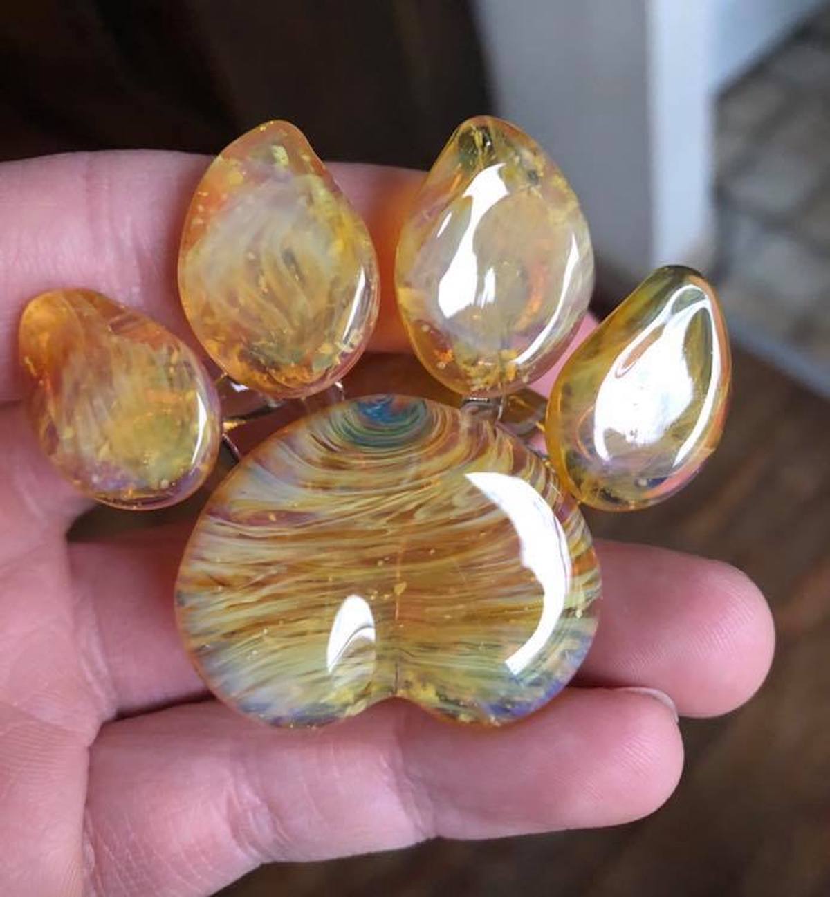 Davenport Memorial Glass transforme les cendres de votre chat en pendentif #3