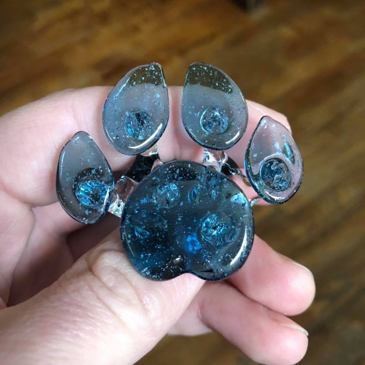 Davenport Memorial Glass transforme les cendres de votre chat en pendentif #2