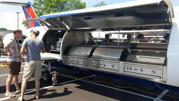 Ils recyclent un réacteur d’avion en barbecue géant #5