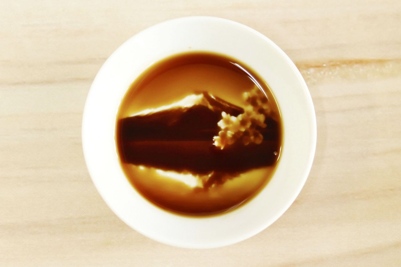 Ces coupelles révèlent leurs secrets avec de la sauce soja #9