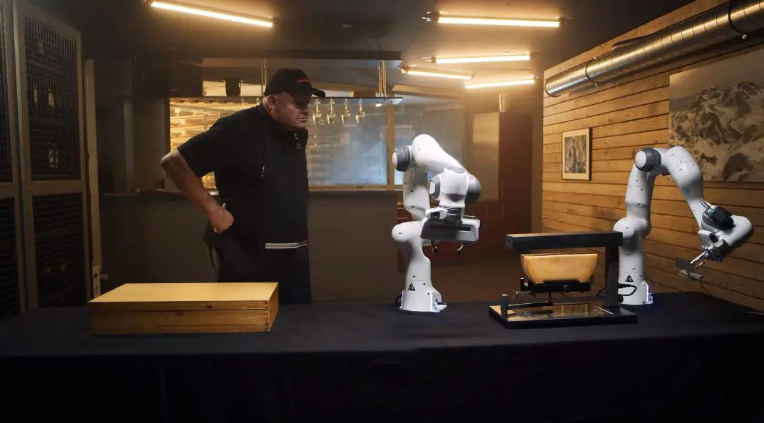 Des chercheurs développent un robot racleur pour découper le fromage à raclette