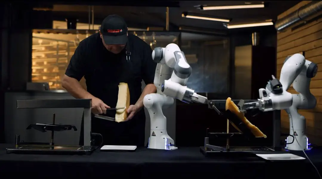 Des chercheurs développent un robot racleur pour découper le fromage à raclette #2