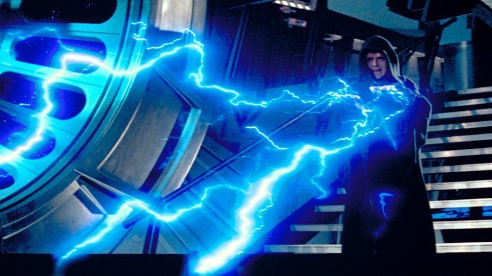 Star Wars Episode IX : Daisy Ridley lâche des infos sur l’empereur Palpatine