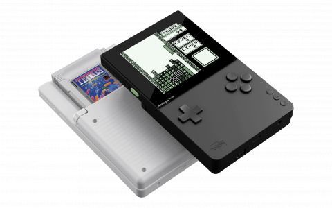 Une nouvelle console compatible cartouches Game Boy et Game Boy Advance