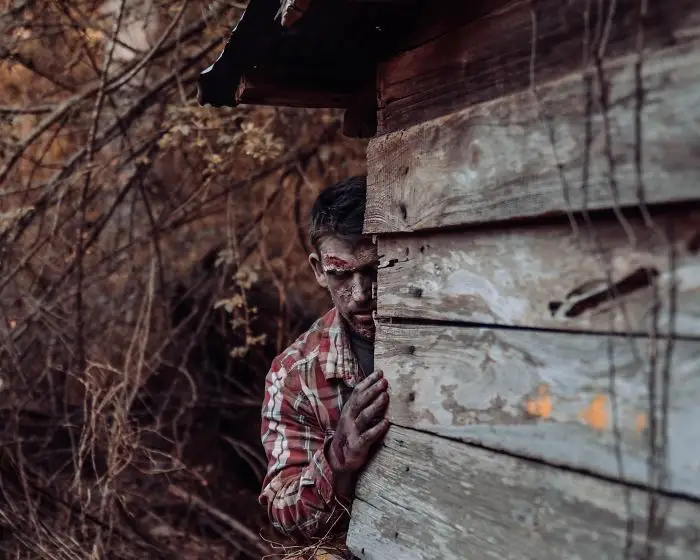Une maman transforme son bébé et son mari en zombies pour un shooting photo ultra gore #19