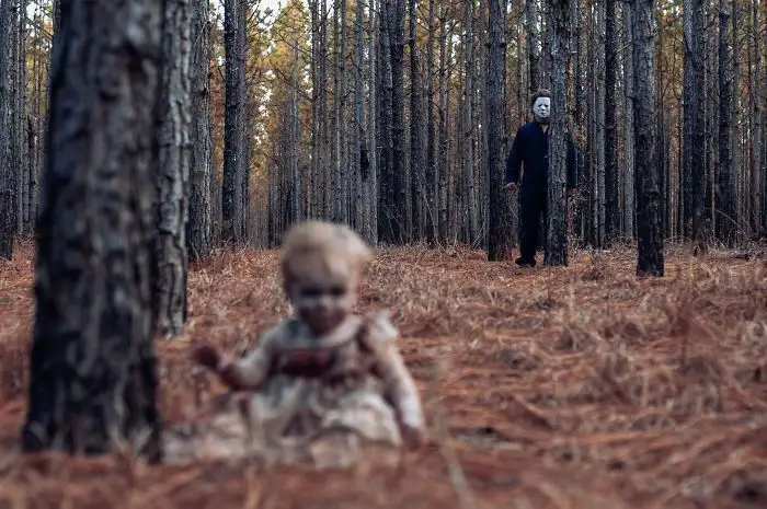 Une maman transforme son bébé et son mari en zombies pour un shooting photo ultra gore #22