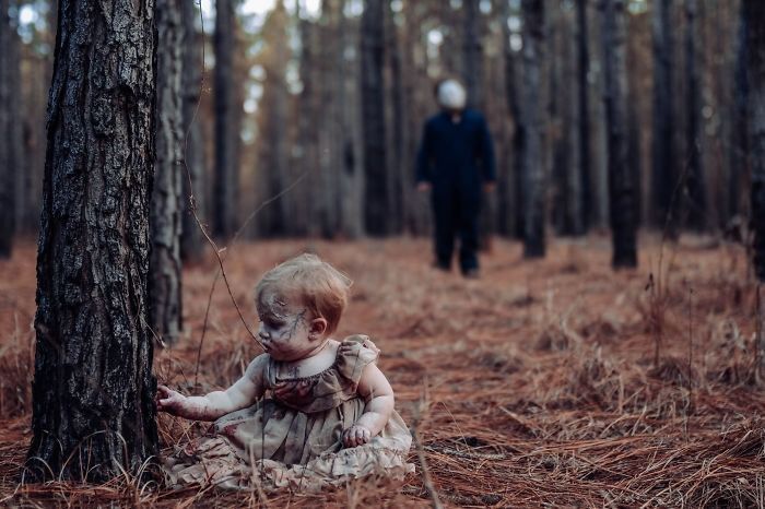 Une maman transforme son bébé et son mari en zombies pour un shooting photo ultra gore #21