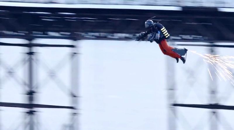 Cet Iron Man anglais vole à 136 km/h dans une combinaison imprimée en 3D