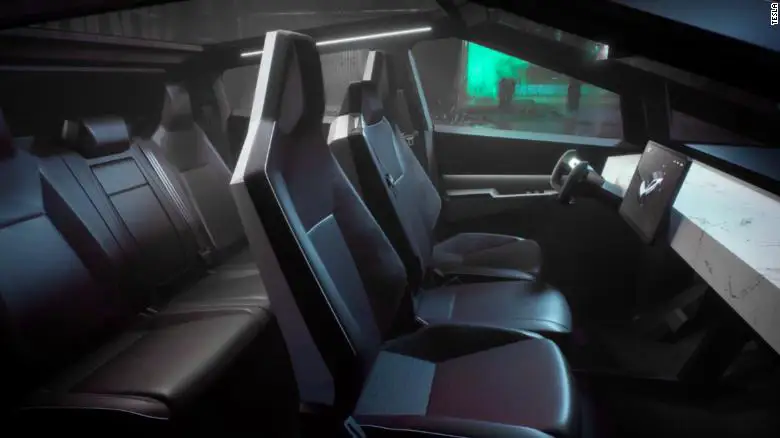 Tesla dévoile un pick-up électrique résistant aux balles de pistolet calibre 9mm #2