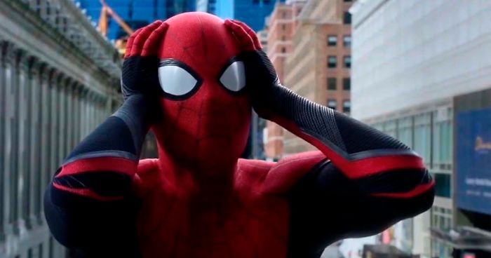 Ce masque de Spider-Man reproduit le célèbre mouvement des yeux du tisseur #2