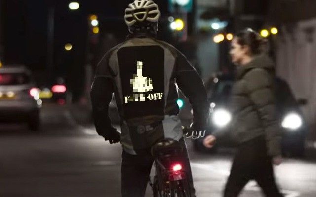 Ford lance une veste emoji pour que les cyclistes communiquent « mieux » avec les conducteurs #4