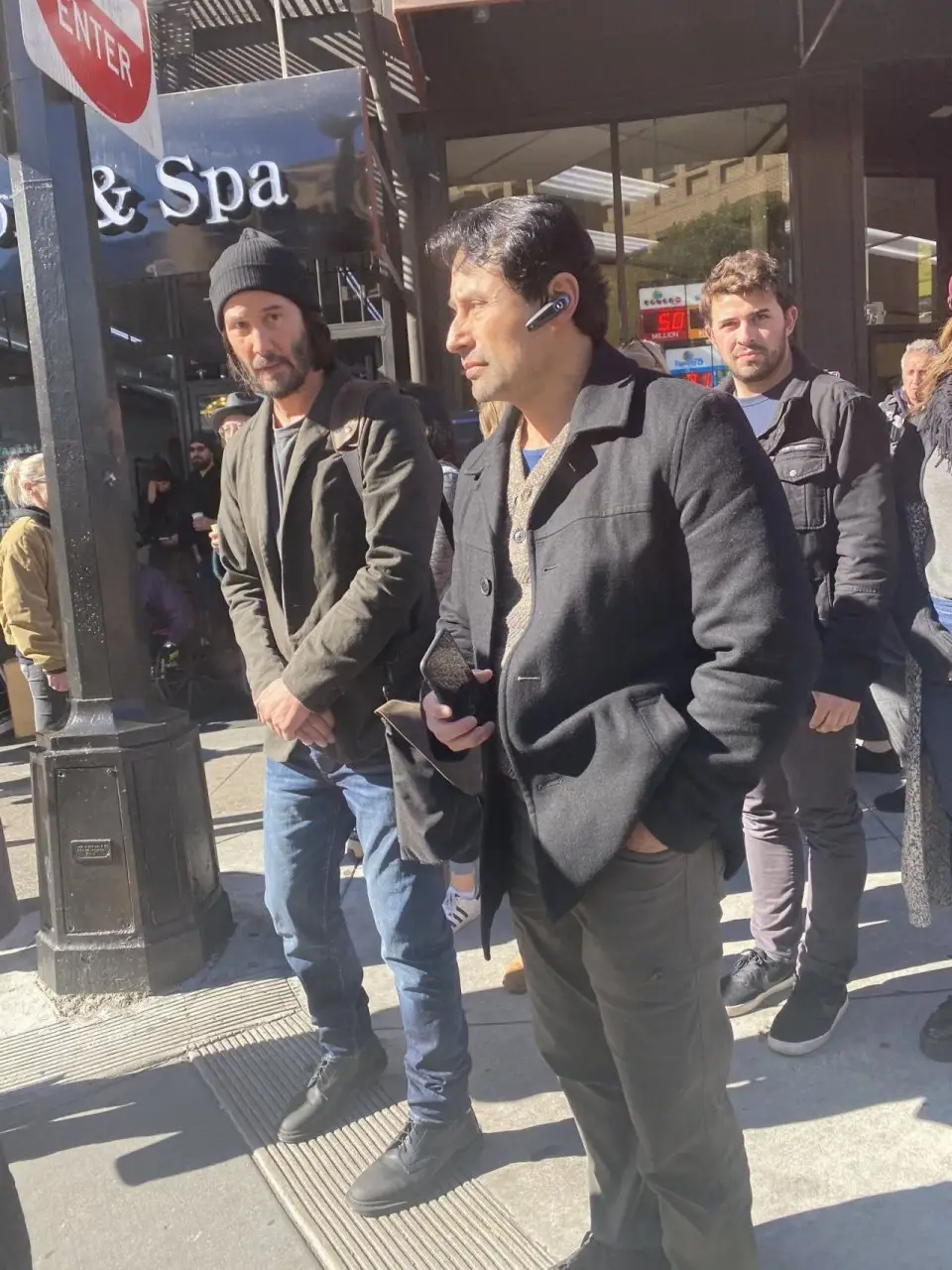Matrix 4 : les premières images de Keanu Reeves et Carrie-Anne Moss en plein tournage #3