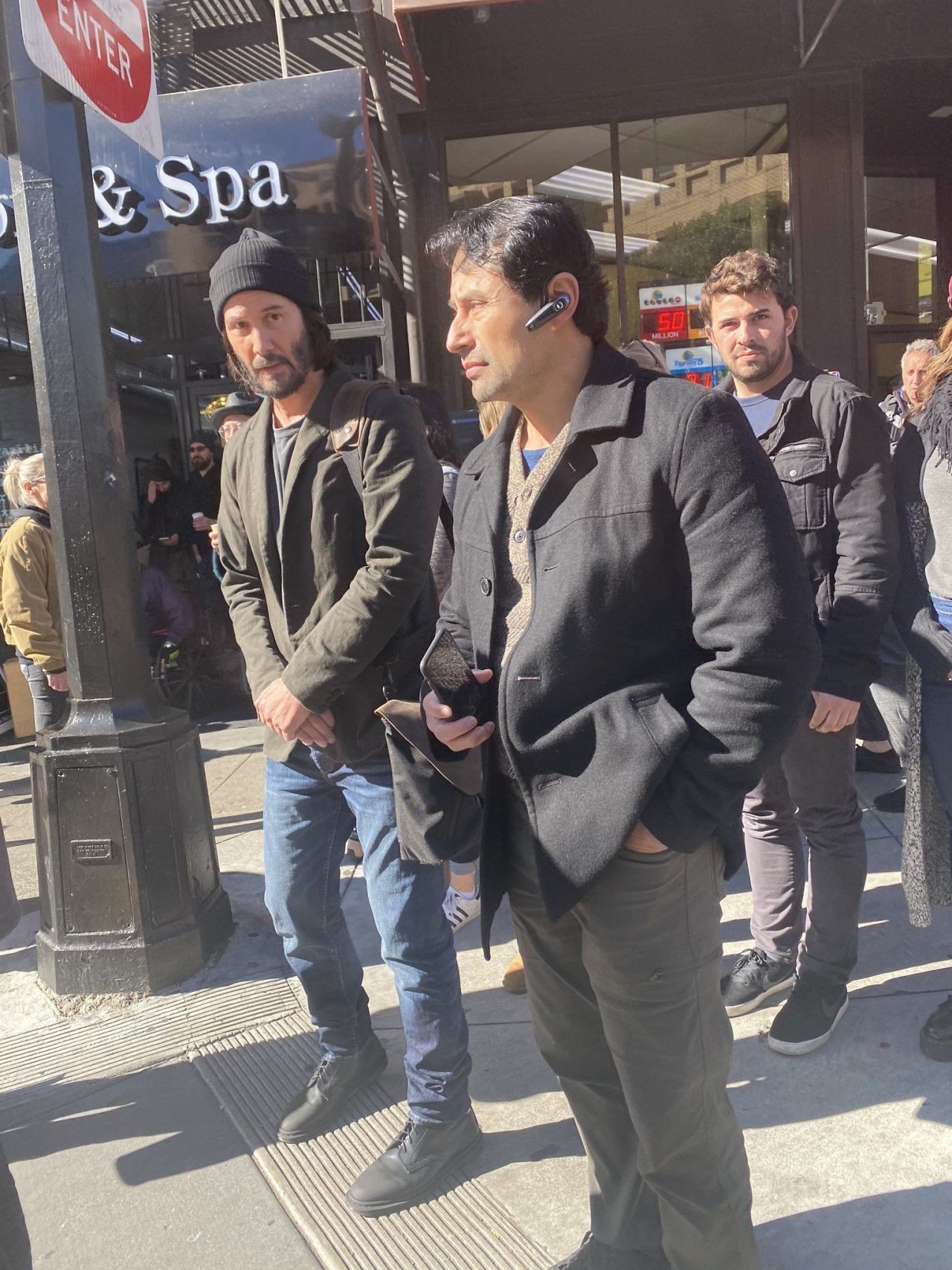 Matrix 4 : les premières images de Keanu Reeves et Carrie-Anne Moss en plein tournage #3