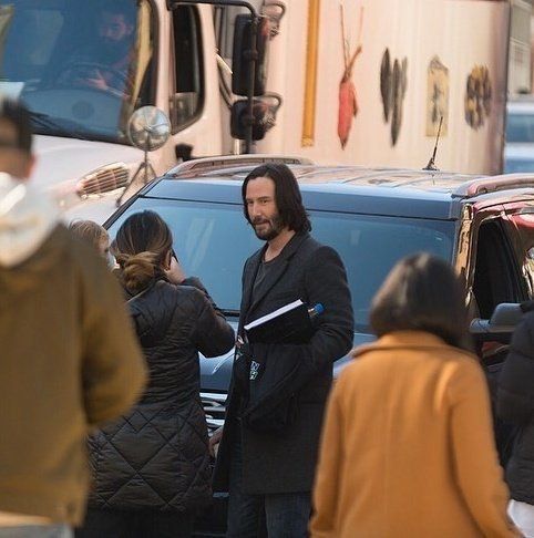 Matrix 4 : les premières images de Keanu Reeves et Carrie-Anne Moss en plein tournage #4