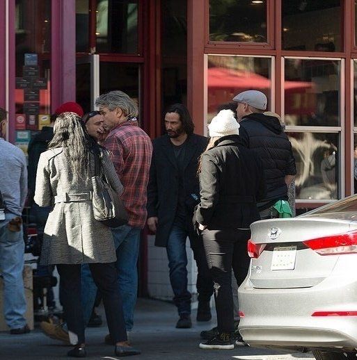 Matrix 4 : les premières images de Keanu Reeves et Carrie-Anne Moss en plein tournage #6