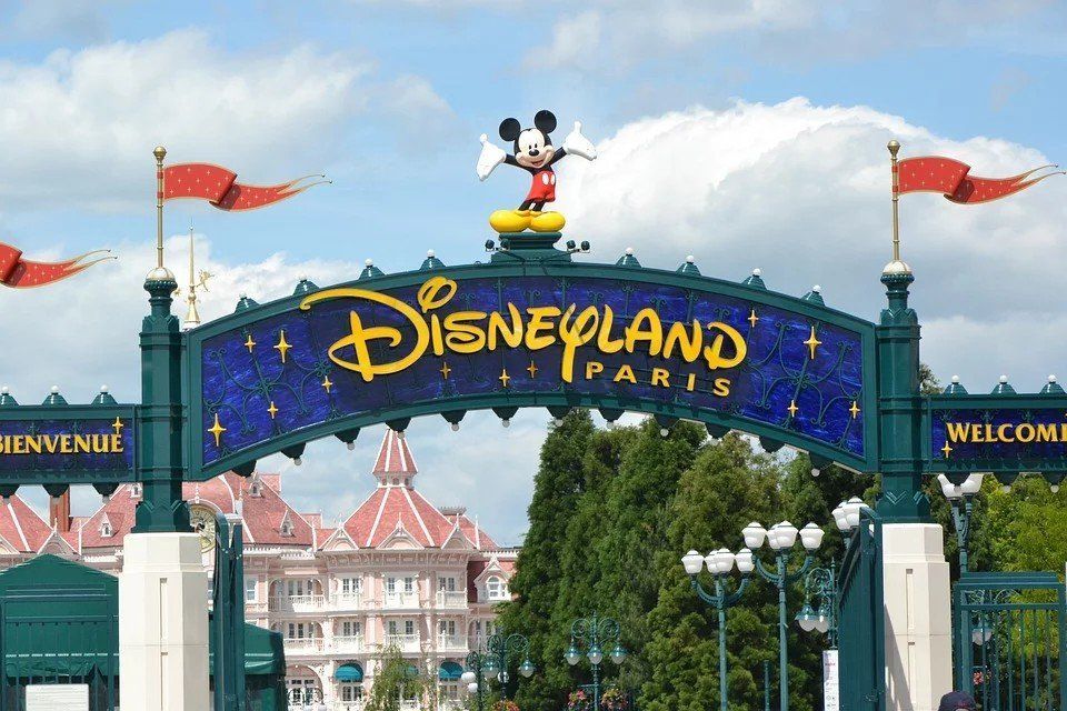 Disneyland ferme ses portes en France et aux Etats-Unis