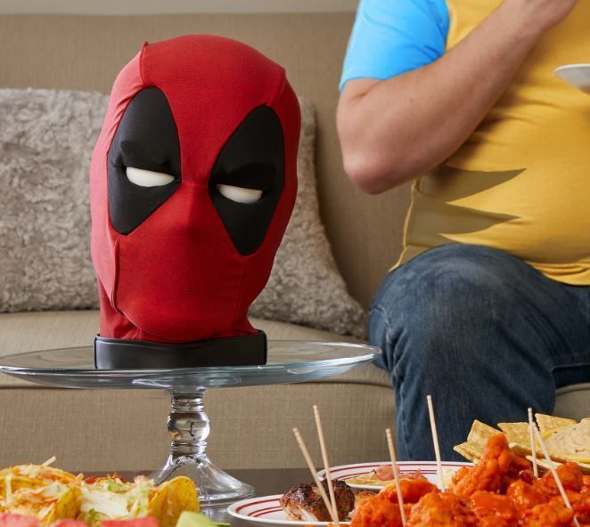 Hasbro : effrayez vos amis avec cette tête de Deadpool animée contrôlable via une application #4