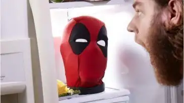 Hasbro : effrayez vos amis avec cette tête de Deadpool animée contrôlable via une application