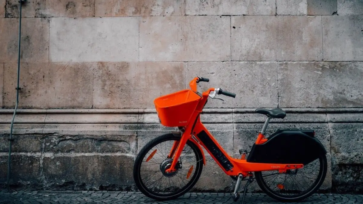 Clap de fin pour les vélos et trottinettes électriques JUMP