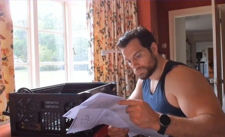 Henry Cavill assemble un PC gaming et enflamme le web