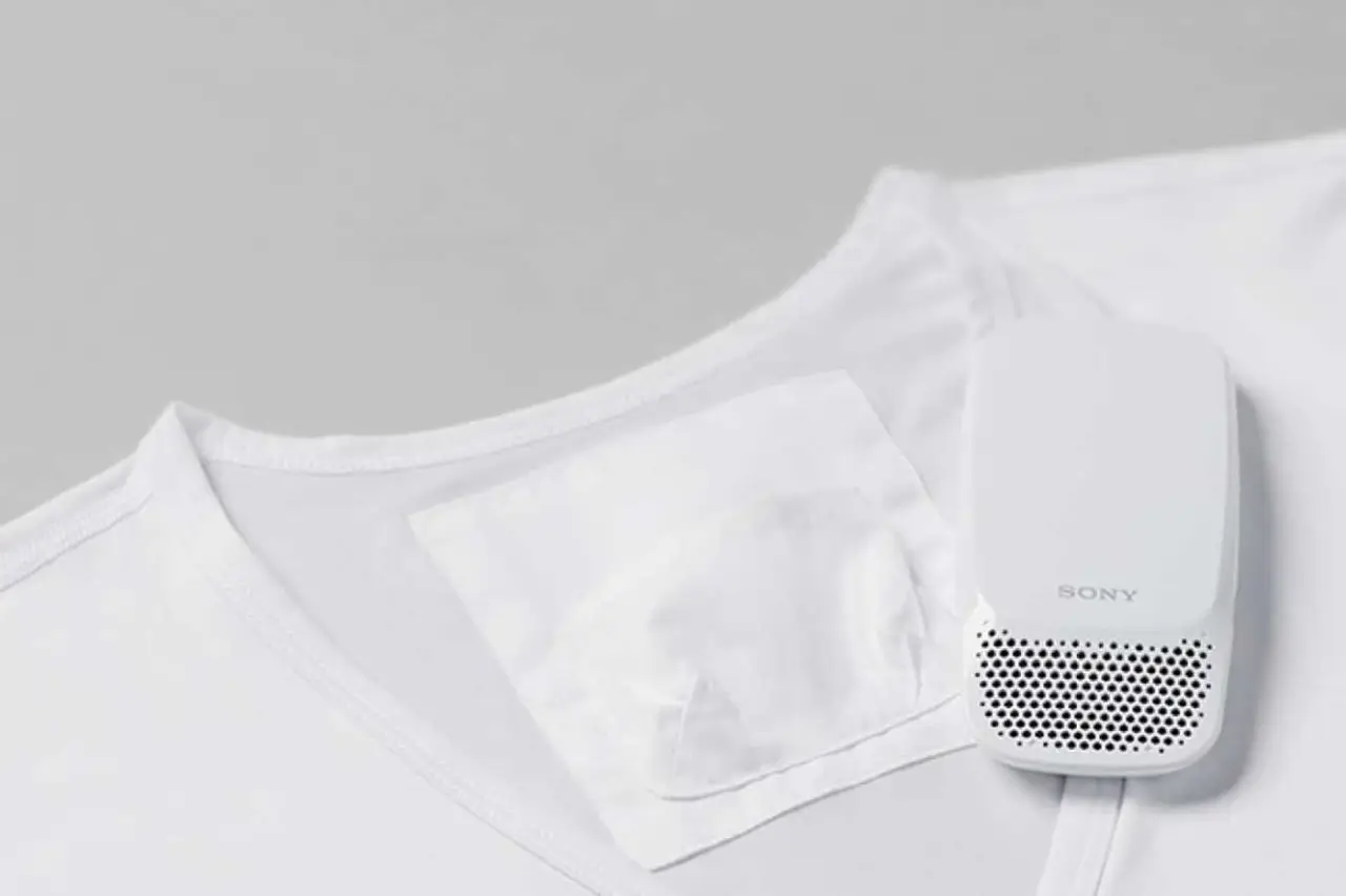 Sony lance un climatiseur portable qui se colle directement sur le dos