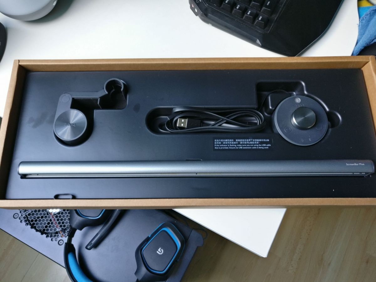 Test ScreenBar Plus : une lampe BenQ pour éclairer bureau et clavier #14