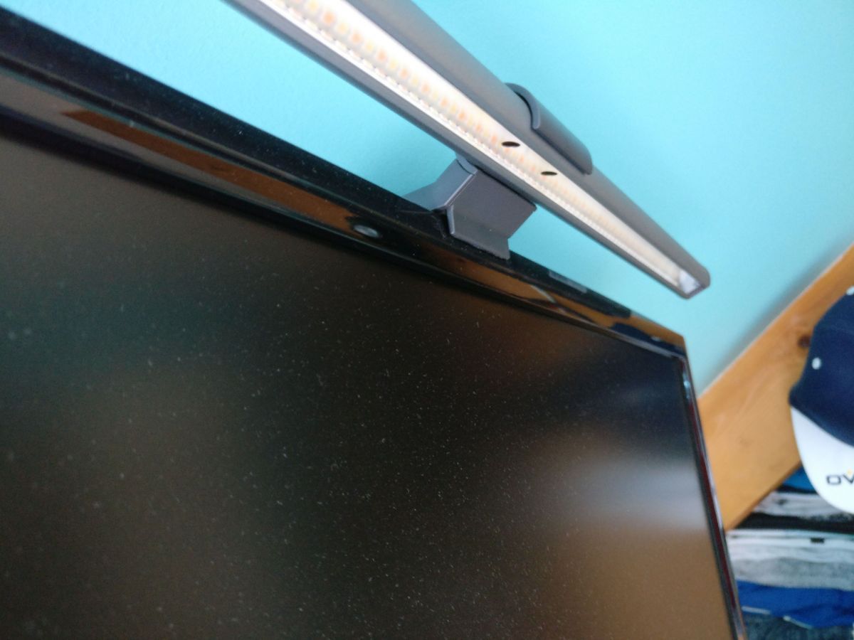 Test ScreenBar Plus : une lampe BenQ pour éclairer bureau et clavier #16