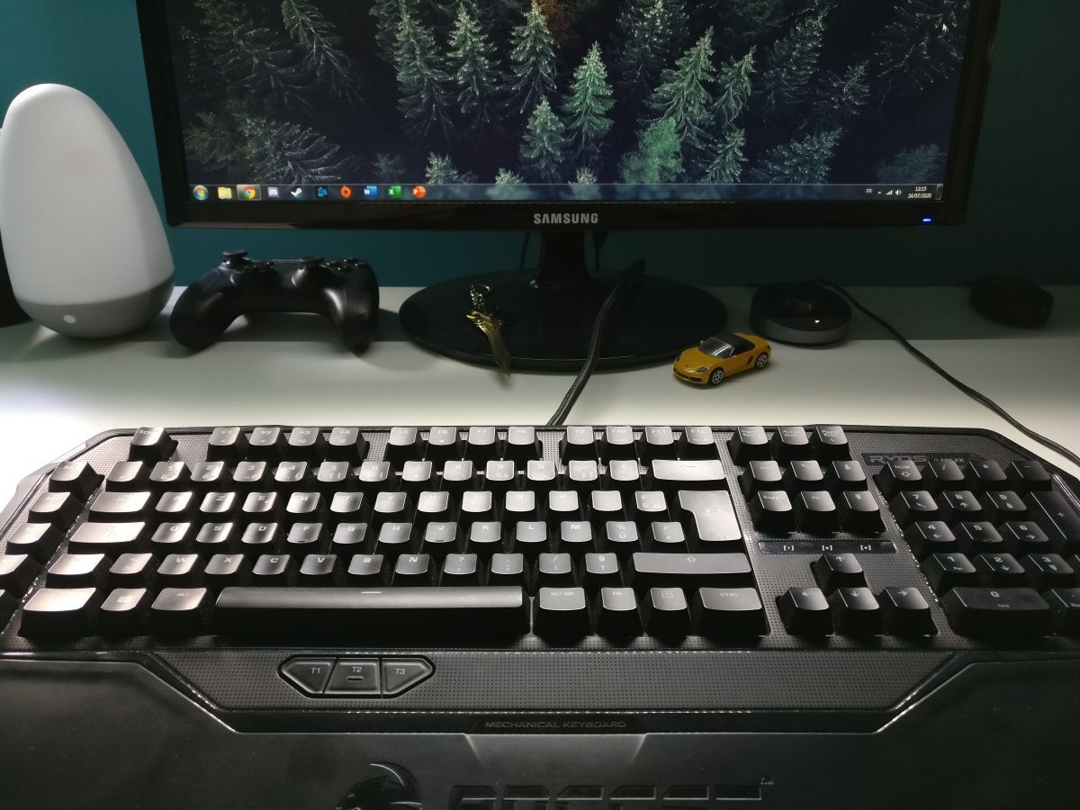 Test ScreenBar Plus : une lampe BenQ pour éclairer bureau et clavier #19