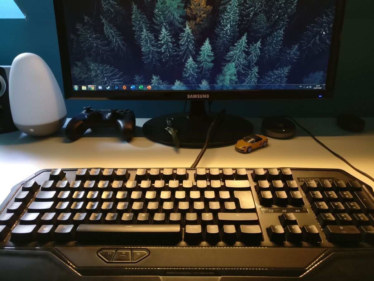 Test ScreenBar Plus : une lampe BenQ pour éclairer bureau et clavier #20