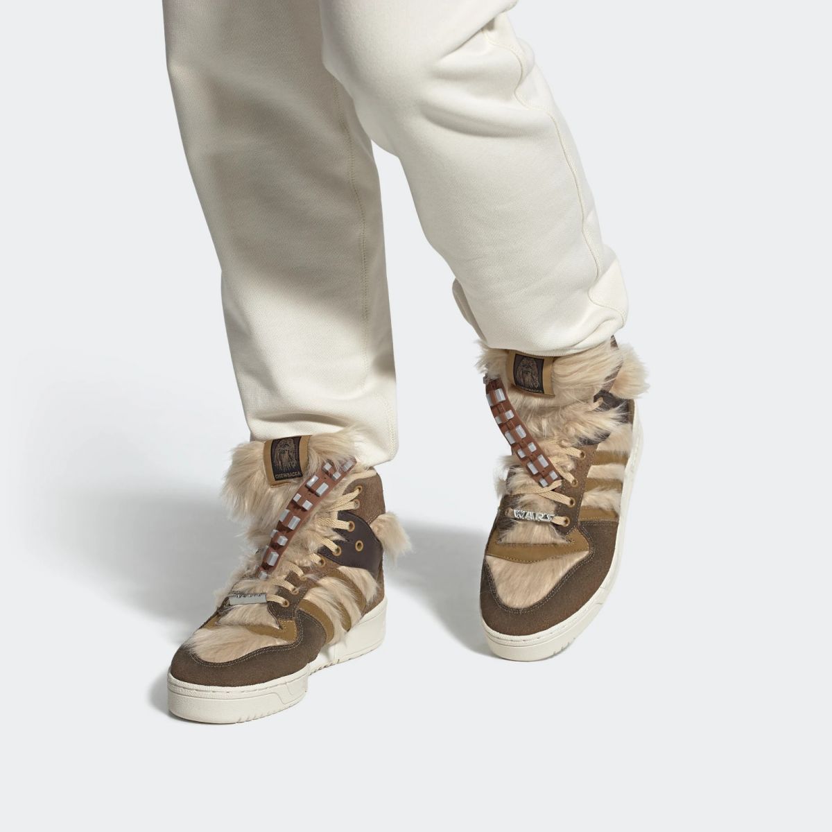 Adidas propose des baskets poilues à l’effigie de Chewbacca