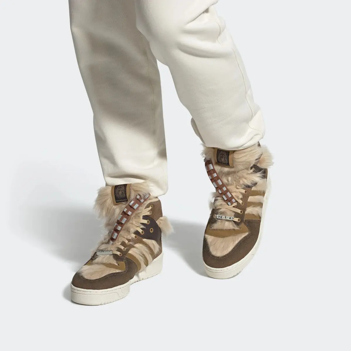 Adidas propose des baskets poilues à l’effigie de Chewbacca