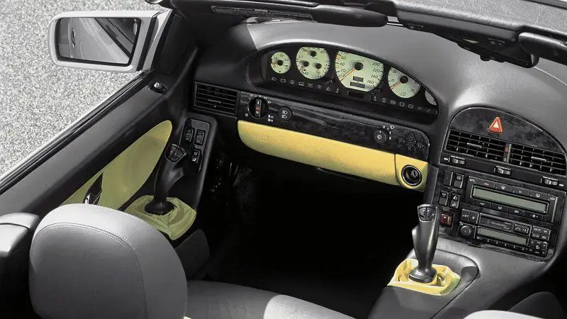 Cette Mercedes-Benz se conduit avec des joysticks