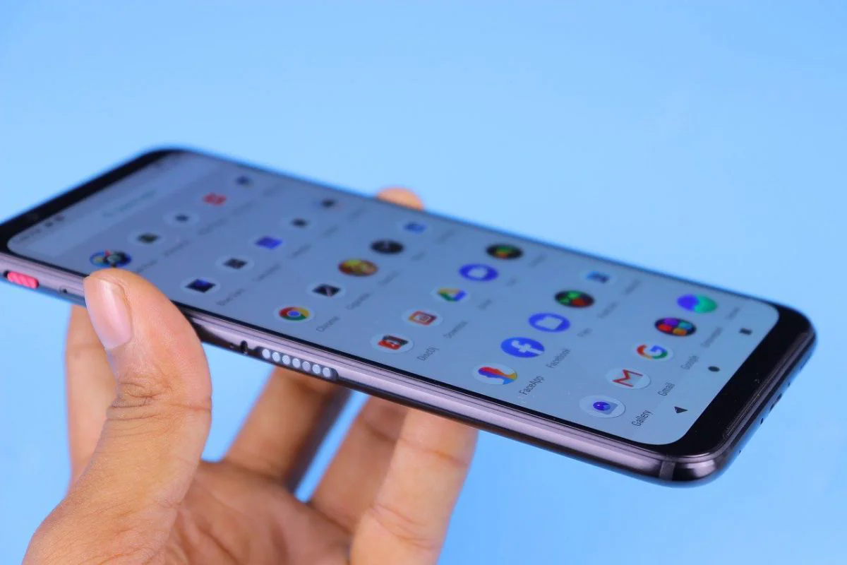 Ce plateau de Sushis vous empêche de tripoter votre smartphone à table #2