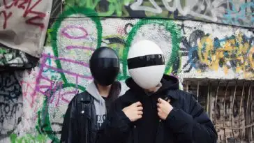 Ce masque anti-Covid avec VR et Bluetooth vous transforme en Daft Punk