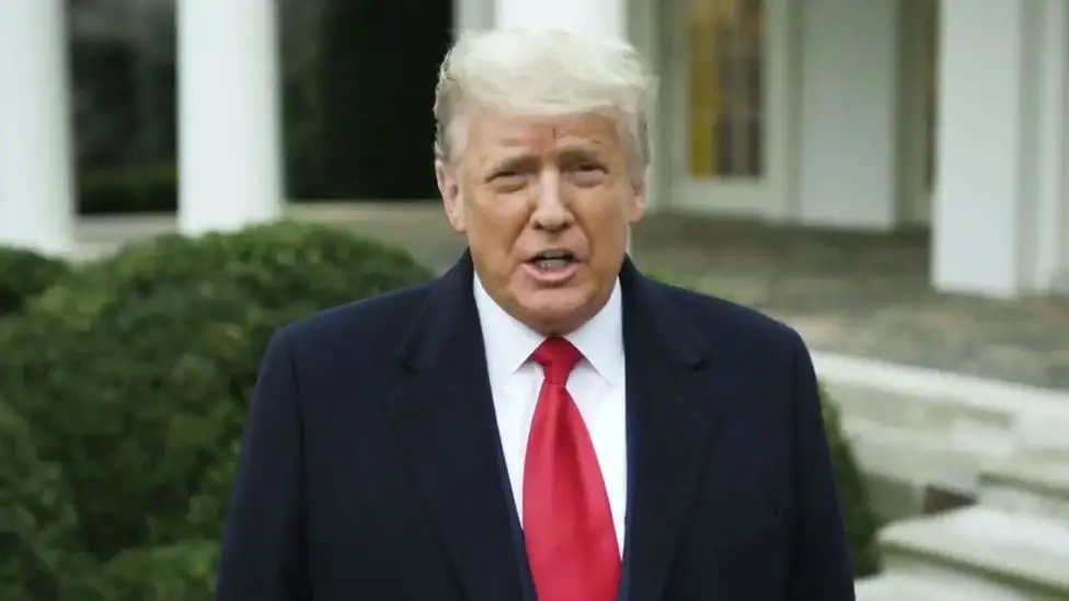 Twitter et Facebook bloquent les comptes de Donald Trump