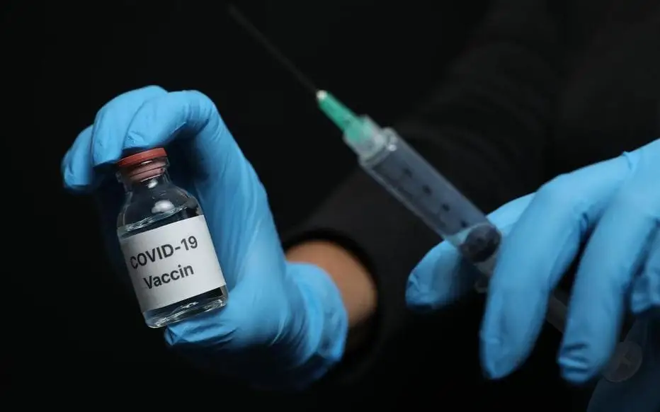 Twitter va bannir les utilisateurs qui publient des fakes news sur les vaccins contre le Covid-19
