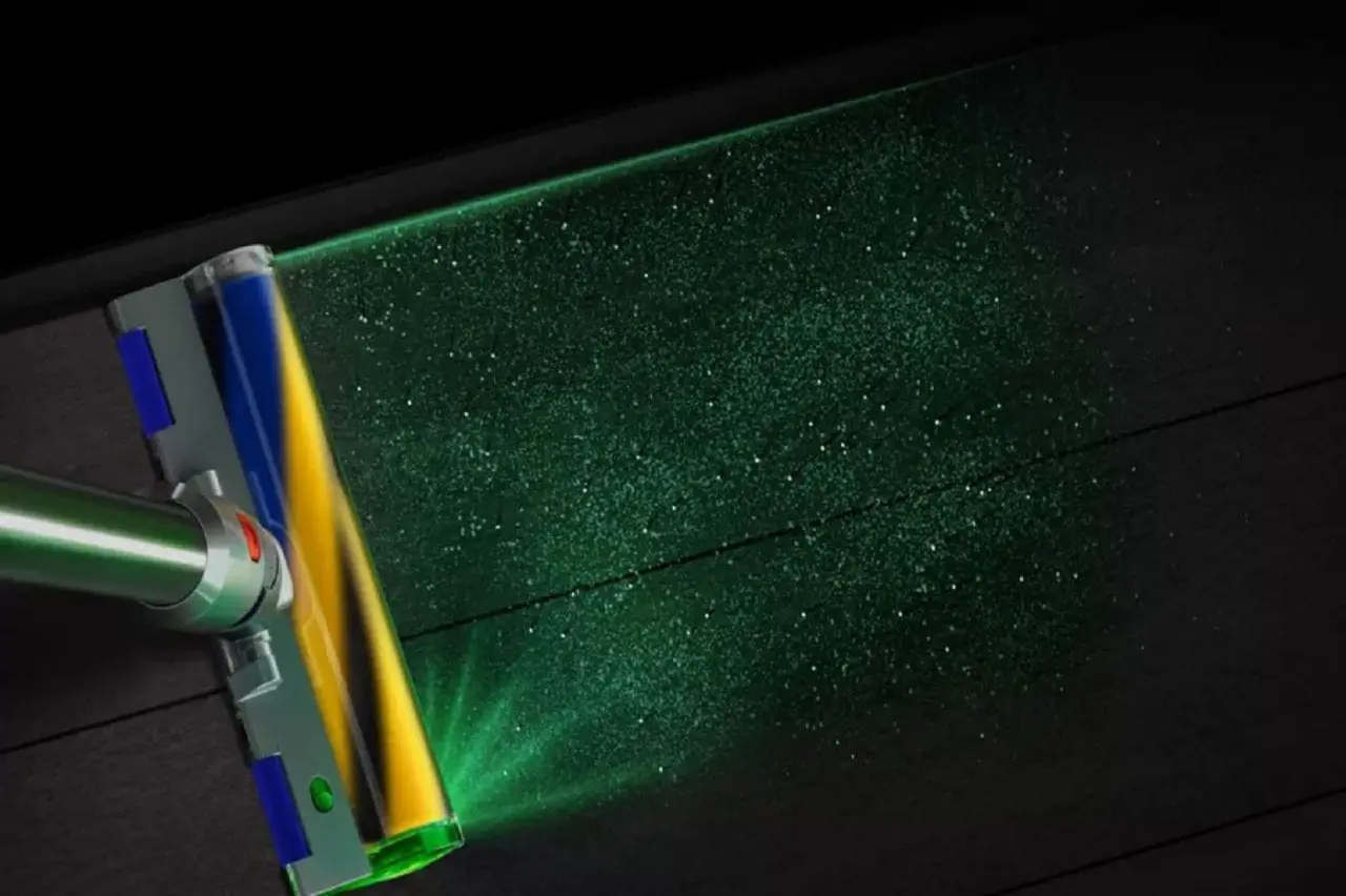 Le nouvel aspirateur Dyson V15 est doté d’un système laser et d’un compteur de particules