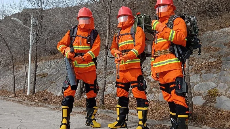 En Chine, des exosquelettes équipent désormais les pompiers