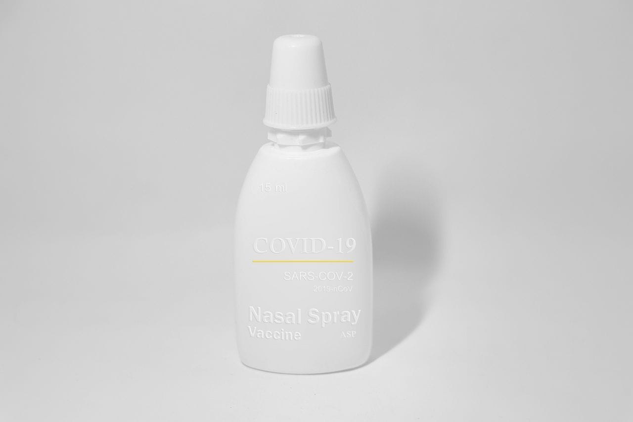 Coronavirus : un spray nasal anti-covid sera bientôt mis en vente en Israël et en Nouvelle-Zélande