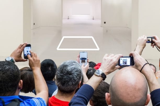 Un artiste vend une œuvre invisible 15000€ #2