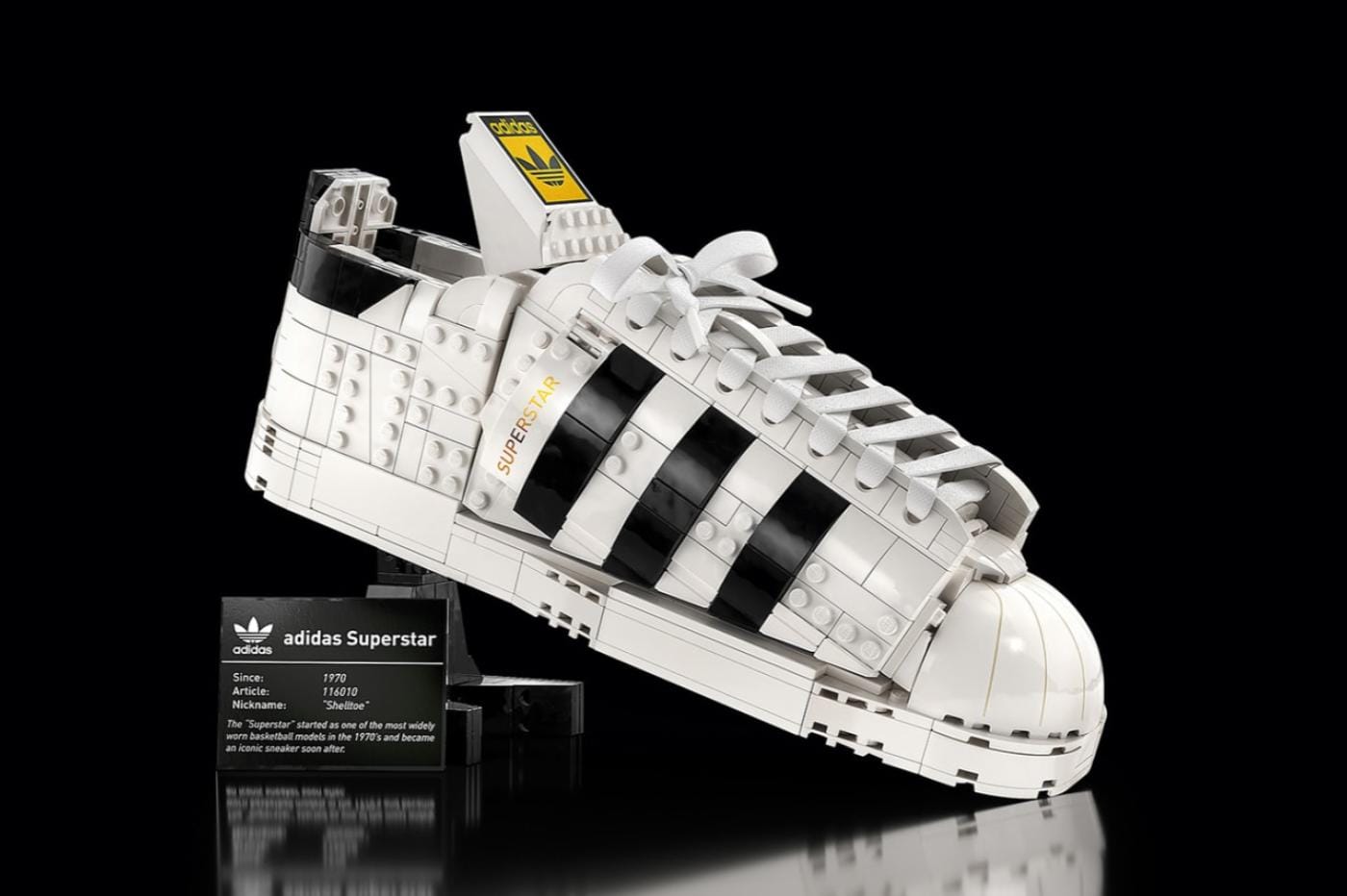 LEGO et Adidas s’associent pour sortir un set sneaker Superstar de 700 briques #4