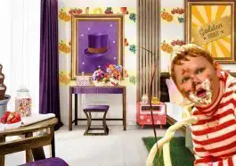 Dans cette chambre d’hôtel, le chocolat est partout même sur la tapisserie