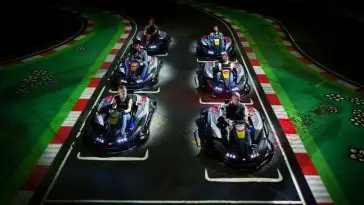 Ce circuit aux couleurs de Mario Kart exploite la réalité augmentée pour une immersion totale