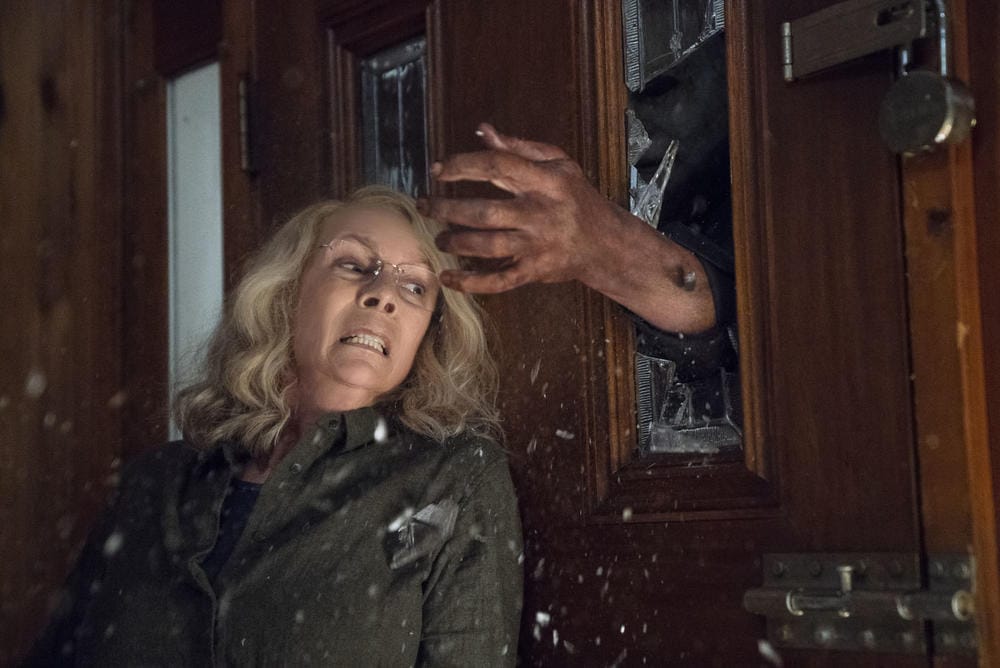 Halloween : déguisé en Michael Myers, un avocat effraie les passants sur la plage pendant une tempête #3