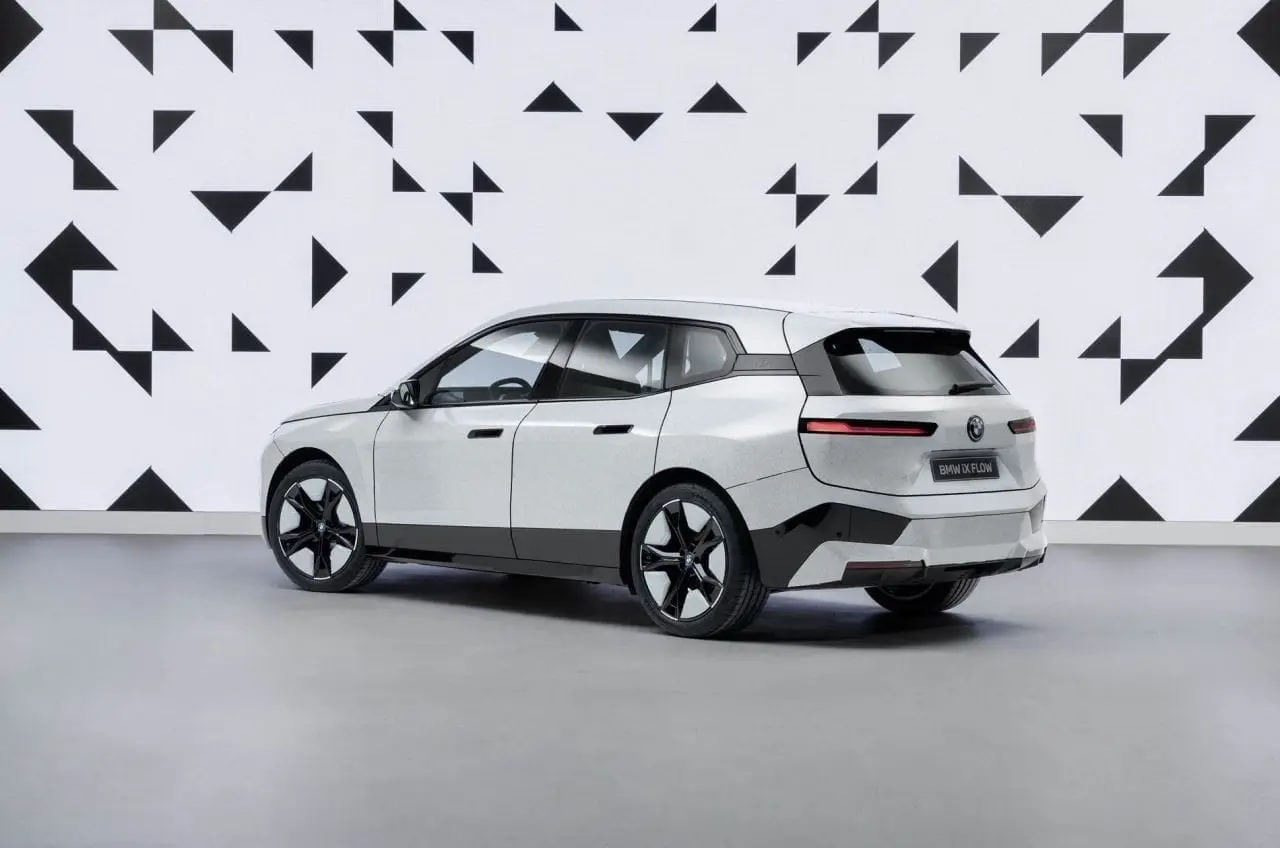 BMW présente une carrosserie révolutionnaire qui change de couleur #2